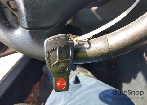 2004 Mercedes-Benz C 240 z USA, uszkodzony, nr VIN WDBRF61J54E018761